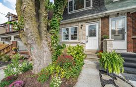  دو خانه بهم متصل – Gerrard Street East, تورنتو, انتاریو,  کانادا. C$1,149,000
