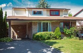  دو خانه بهم متصل – نورث یورک, تورنتو, انتاریو,  کانادا. C$1,139,000