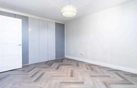 6غرفة آپارتمان  Etobicoke, کانادا. C$1,193,000