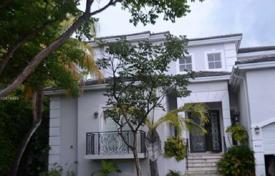دو خانه بهم چسبیده – Key Biscayne, فلوریدا, ایالات متحده آمریکا. $2,349,000
