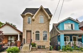 خانه  – East York, تورنتو, انتاریو,  کانادا. C$1,834,000