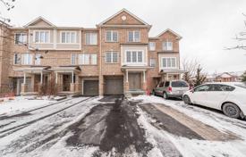 3غرفة  دو خانه بهم متصل Etobicoke, کانادا. C$976,000