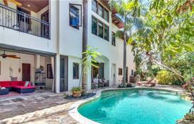 7غرفة ویلا  441 متر مربع Fort Lauderdale, ایالات متحده آمریکا. $1,649,000