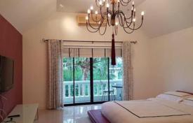 3غرفة ویلا  400 متر مربع Chonburi, تایلند. $216,000