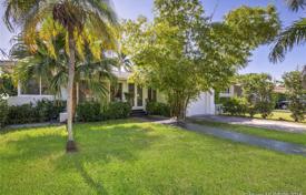 دو خانه بهم چسبیده – Surfside, فلوریدا, ایالات متحده آمریکا. $750,000