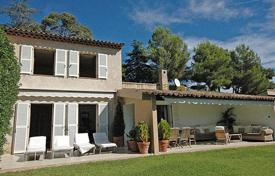 3غرفة ویلا  Villeneuve-Loubet, فرانسه. Price on request