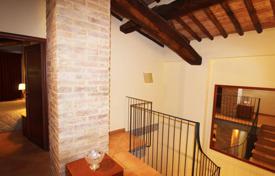 3غرفة ویلا  213 متر مربع Siena, ایتالیا. 740,000 €
