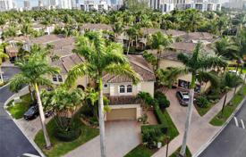 دو خانه بهم چسبیده – Aventura, فلوریدا, ایالات متحده آمریکا. $750,000
