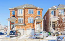 4غرفة  دو خانه بهم متصل Etobicoke, کانادا. C$1,091,000