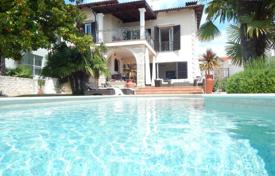8غرفة خانه  450 متر مربع Umag, کرواسی. 2,250,000 €