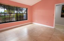 خانه  – Pembroke Pines, Broward, فلوریدا,  ایالات متحده آمریکا. $425,000