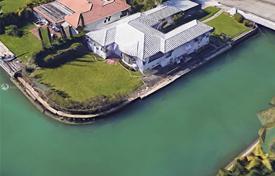 دو خانه بهم چسبیده – سواحل میامی, فلوریدا, ایالات متحده آمریکا. $1,300,000