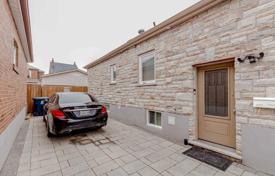 6غرفة خانه  York, کانادا. C$1,216,000