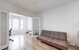 12غرفة  دو خانه بهم متصل Old Toronto, کانادا. C$1,478,000