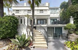 7غرفة ویلا  کن, فرانسه. 2,500,000 €