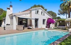 6غرفة ویلا  موگینز(فرانسه), فرانسه. 1,290,000 €