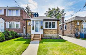 خانه  – East York, تورنتو, انتاریو,  کانادا. C$1,033,000
