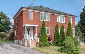  دو خانه بهم متصل – Etobicoke, تورنتو, انتاریو,  کانادا. C$1,159,000
