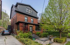 خانه  – Etobicoke, تورنتو, انتاریو,  کانادا. C$2,015,000