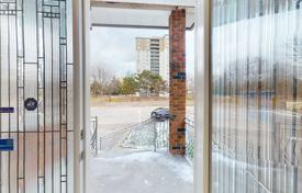  دو خانه بهم متصل – نورث یورک, تورنتو, انتاریو,  کانادا. C$1,584,000
