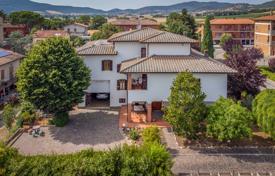 17غرفة ویلا  580 متر مربع Perugia, ایتالیا. 530,000 €
