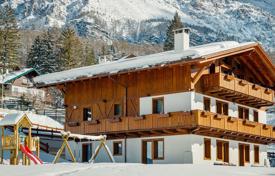 4غرفة کلبه کوهستانی  864 متر مربع Cortina d'Ampezzo, ایتالیا. Price on request