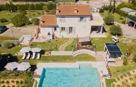 12غرفة کاخ  298 متر مربع Cortona, ایتالیا. 1,350,000 €