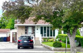  دو خانه بهم متصل – اسکاربرو، تورنتو, تورنتو, انتاریو,  کانادا. C$1,116,000