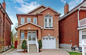 خانه  – East York, تورنتو, انتاریو,  کانادا. C$1,675,000