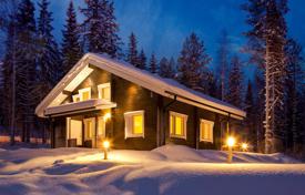دو خانه بهم چسبیده – Sotkamo, Kainuu, فنلاند. 2,600 € هفته ای