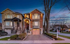 خانه  – Etobicoke, تورنتو, انتاریو,  کانادا. C$2,463,000