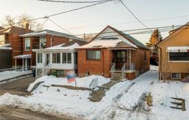 10غرفة خانه  York, کانادا. C$1,633,000