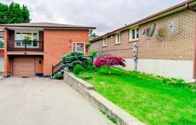  دو خانه بهم متصل – نورث یورک, تورنتو, انتاریو,  کانادا. C$1,271,000