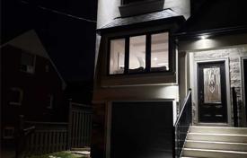  دو خانه بهم متصل – Etobicoke, تورنتو, انتاریو,  کانادا. C$1,665,000