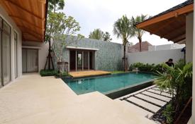 3غرفة ویلا  348 متر مربع Mueang Phuket, تایلند. $954,000