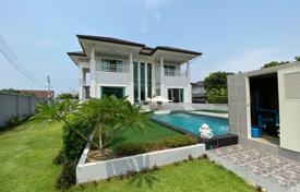 دو خانه بهم چسبیده – پاتایا, Chonburi, تایلند. $552,000