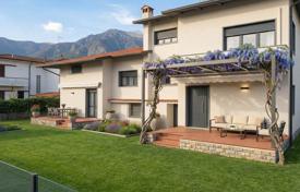 8غرفة ویلا  220 متر مربع Pietrasanta, ایتالیا. 1,200,000 €