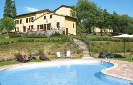 دو خانه بهم چسبیده – Loro Ciuffenna, توسکانی, ایتالیا. 2,900 € هفته ای