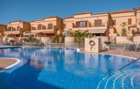 4غرفة دو خانه بهم چسبیده 244 متر مربع کوستا آدخه (تنریف), اسپانیا. 825,000 €