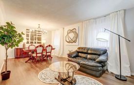 10غرفة خانه  نورث یورک, کانادا. C$1,865,000