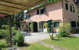 دو خانه بهم چسبیده – فورته دی مارمی, توسکانی, ایتالیا. 4,300 € هفته ای