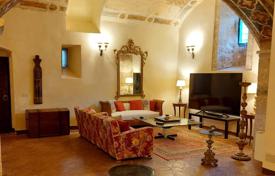 9غرفة دو خانه بهم چسبیده Monteriggioni, ایتالیا. Price on request