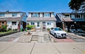  دو خانه بهم متصل – Gerrard Street East, تورنتو, انتاریو,  کانادا. C$1,256,000