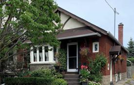 خانه  – East York, تورنتو, انتاریو,  کانادا. C$1,102,000