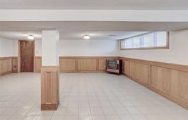 7غرفة خانه  Etobicoke, کانادا. C$1,703,000