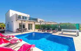 3غرفة خانه  130 متر مربع Svetvinčenat, کرواسی. 499,000 €