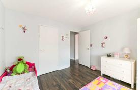 6غرفة آپارتمان  Etobicoke, کانادا. C$894,000