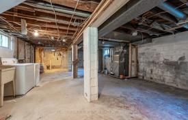 8غرفة خانه  اسکاربرو، تورنتو, کانادا. C$1,275,000