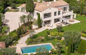 10غرفة ویلا  کن, فرانسه. 17,900,000 €