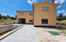 3غرفة خانه  191 متر مربع Svetvinčenat, کرواسی. 690,000 €